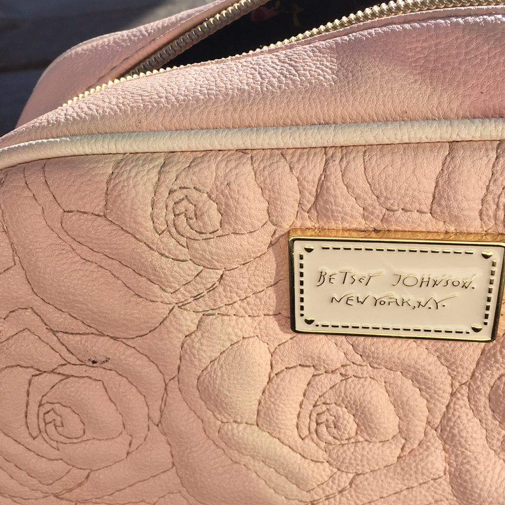 🔴SOLD🔴 BETSEY JOHNSON MAKEUP BAG - Picture 6 of 6